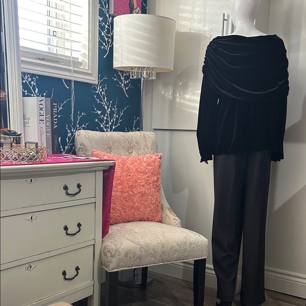 Chic Black Velvet Off-Shoulder Blouse - Picture 12 of 15